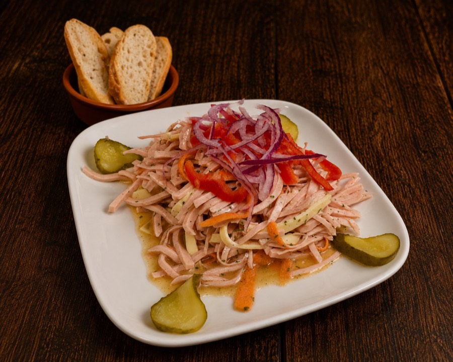 Alsatian sausage salad with bread